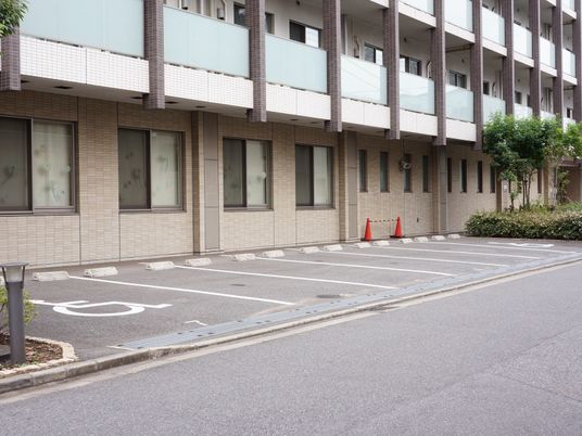 バリアフリーの駐車場