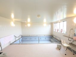 明るい浴室スペース