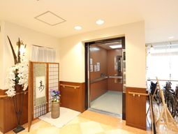 エレベーターとエントランス