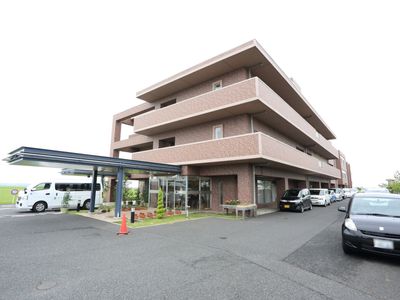 広々とした建物のエントランス