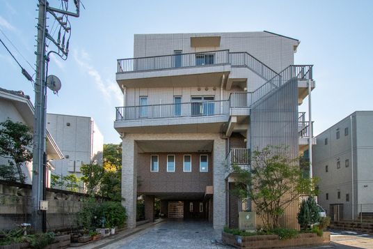 多層建築の外観