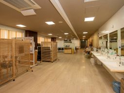 広々とした空間の施設内部