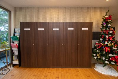 クローゼットとクリスマスツリー