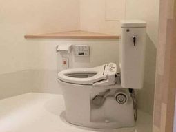 清潔なトイレの一室