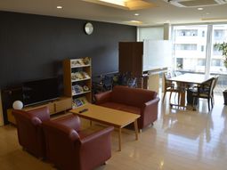 明るいリビング空間