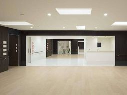 清潔感ある明るいロビー