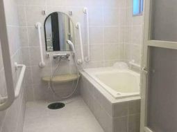 バリアフリーの浴室