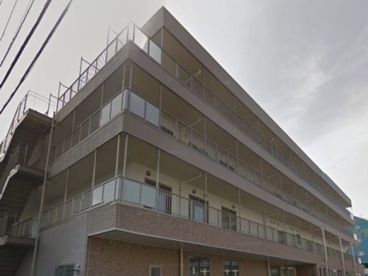 多階層の建物外観