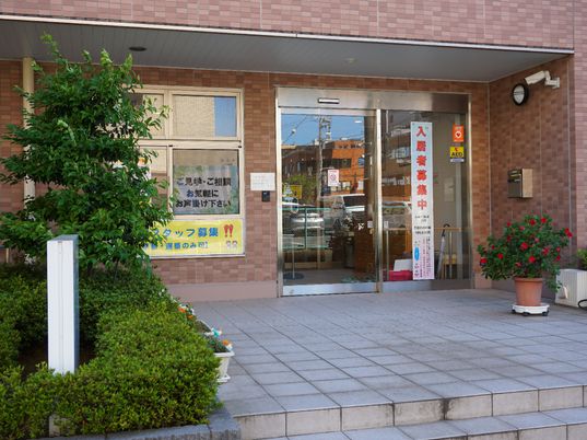 明るいエントランスの様子