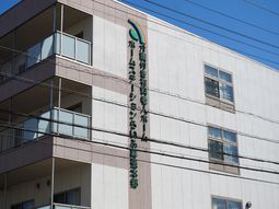 建物と看板の外観