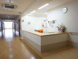 廊下に面したフロント