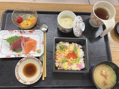 色鮮やかな料理の膳