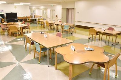 ゆったり広々とした食堂