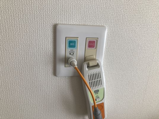 スタッフ緊急ボタンの壁