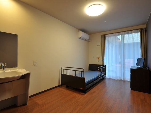 快適な居室空間 居室 広々とした明るい居室です。自然光がたっぷり入り、快適に過ごせる環境が整っています。