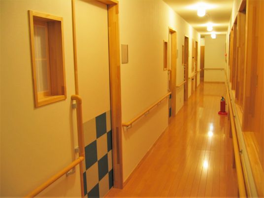 明るい廊下の様子