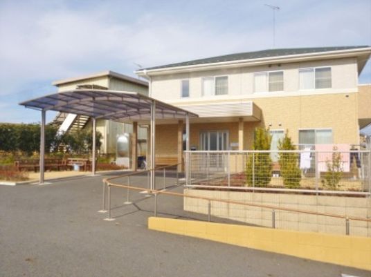 明るく広々とした外観