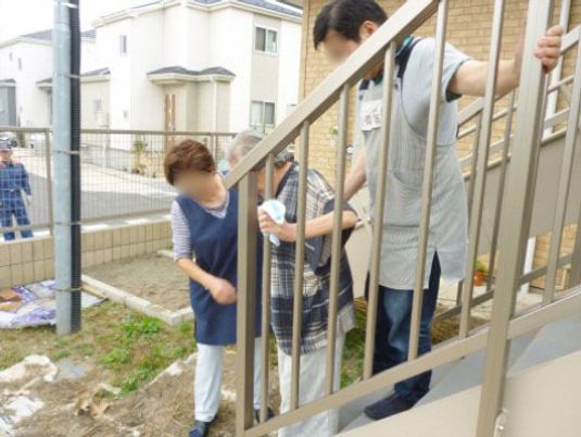 利用者とスタッフの中庭