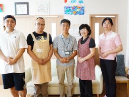 スタッフ集合写真
