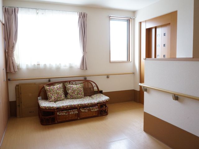 居室のベンチと手すり