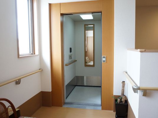 廊下とエレベーター