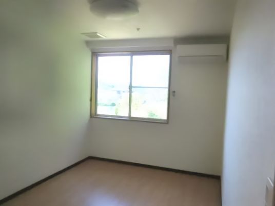 日差し入る居室空間