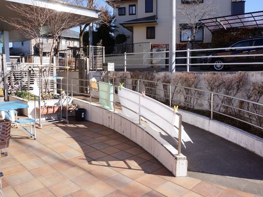 日当たりの良い共有テラス