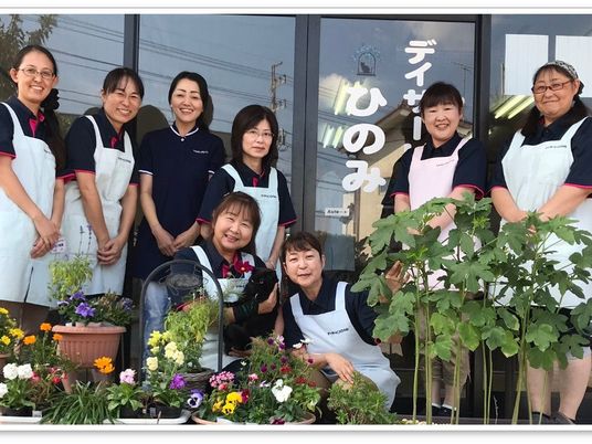 スタッフ集合の外観前  