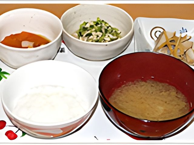 食事例 料理 栄養バランスに配慮された食事の一例です。温かみのある和食メニューをお楽しみいただけます。