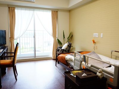 明るい個室の居室