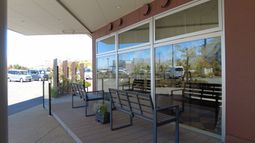 明るいエントランスの様子