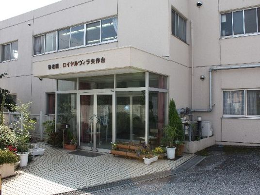 清潔な施設のエントランス