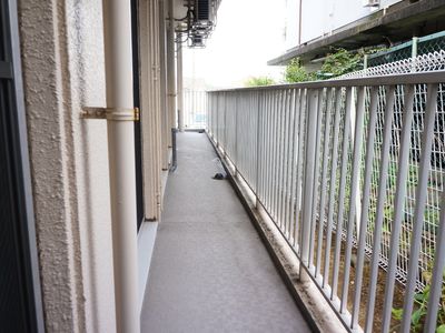 広々とした施設の廊下