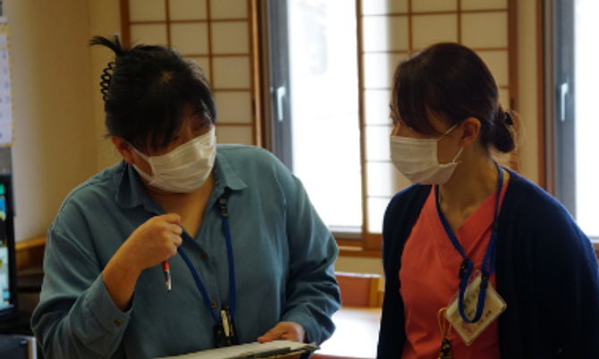 スタッフの会話風景