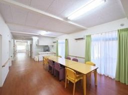 明るいダイニングルーム