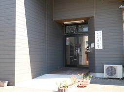 明るいエントランス風景