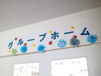壁飾り付きのルーム入口