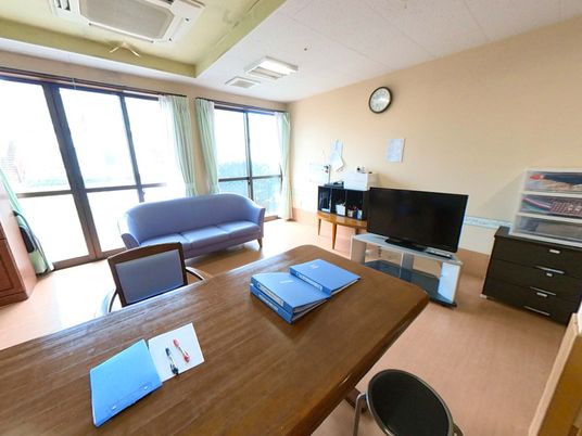 広々としたラウンジ