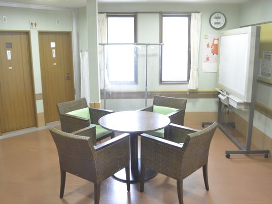 明るい会議用スペース