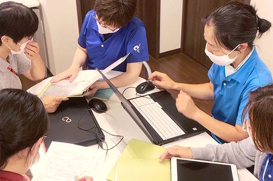 スタッフ会議の様子