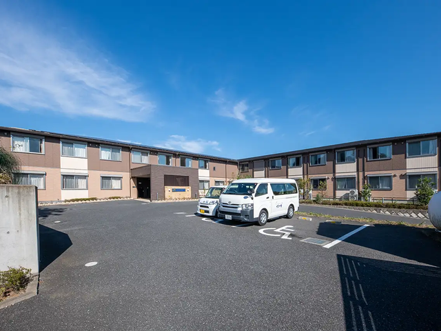 外観 清潔感あふれる外観。「別邸」の名にふさわしい閑静な住宅街にたたずみ、ゆったりとお過ごしいただけます。
徒歩約15分圏内にはスーパーやドラックストアがあり、日用品の購入にも便利な立地です。※土地・建物の権利形態：事業主体非所有