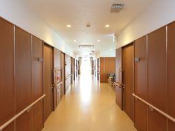 廊下の明るい様子