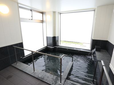 清潔感のある明るい浴室