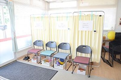 カーテン付きの部屋