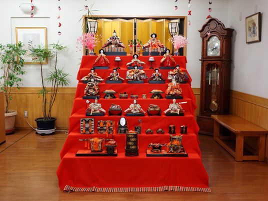 ひな祭りの飾り付け
