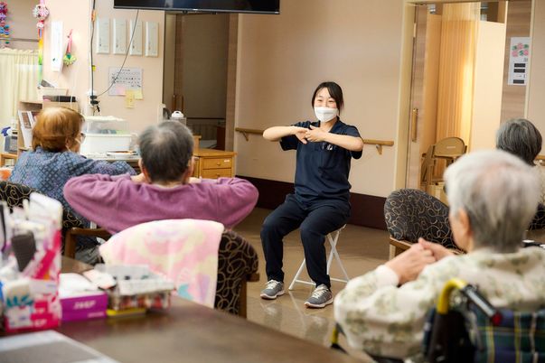 体操指導中の部屋