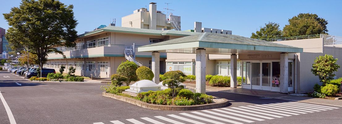 広がる建物の外観