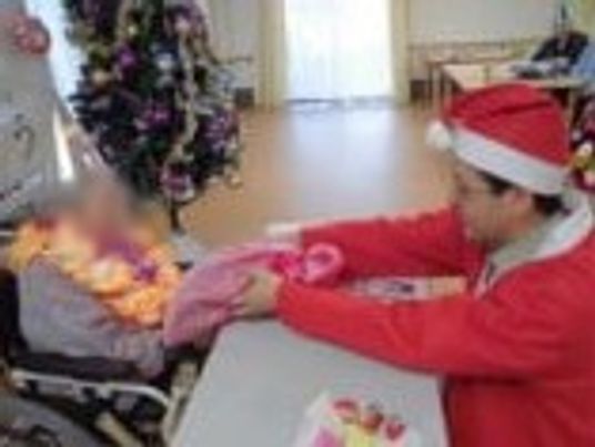 サンタクロースと交流する場面