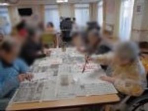 新聞を読む人々の部屋