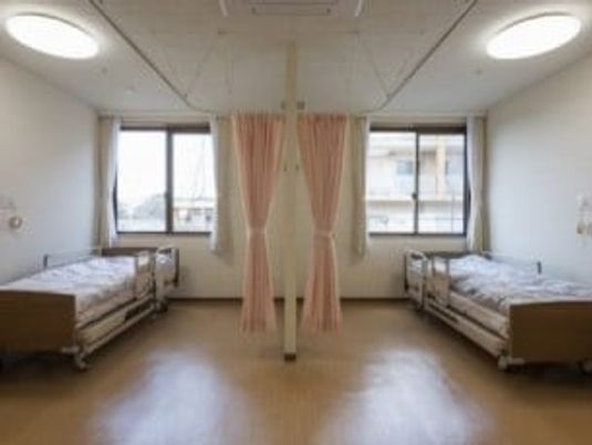 明るい二床の居室